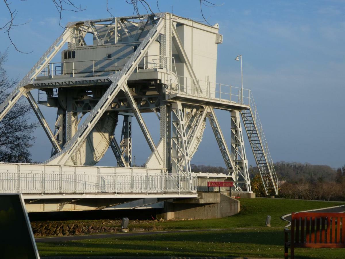 Le Bridge Apartment Benouville  Bagian luar foto